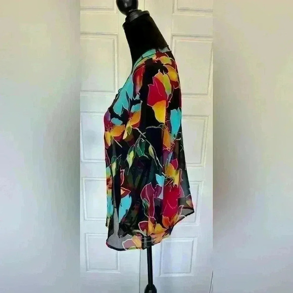 Soft surrounding floral 100% silk button blouse size large Classy, sexy feminine - Picture 2 of 7